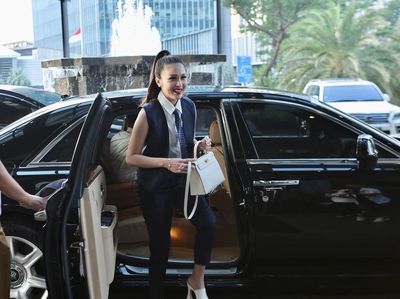 Momen Happy Sandra Dewi Dapat Rolls Royce dari Suami di Ultah ke-40