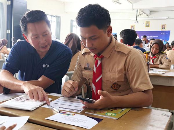 Semangat Siswa Sekolah Belajar Literasi Keuangan dan Kewirausahaan
