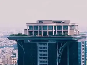 Ada Rumah Mewah di Atas Gedung Pencakar Langit tapi Nggak Pernah Dihuni, Kok Bisa? Ada Rumah Mewah di Atas Gedung Pencakar Langit tapi Nggak Pernah Dihuni, Kok Bisa?