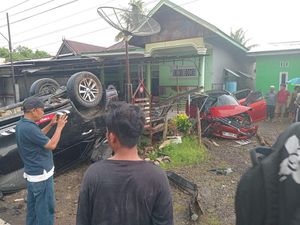 2 Mobil Tabrakan di Lapri Bone, 5 Korban Wanita Dilarikan ke Puskesmas