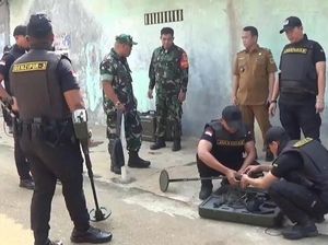 15 Serpihan Selongsong Amunisi Ditemukan di Kampung Dekat Gudmurah Terbakar 15 Serpihan Selongsong Amunisi Ditemukan di Kampung Dekat Gudmurah Terbakar