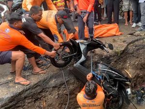 Pemotor Tewas gegara Terjatuh di Proyek Gorong-gorong Gianyar