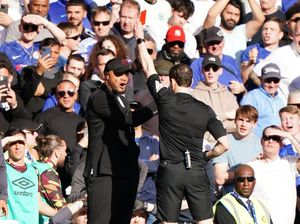 Kompany: Wasit Premier League Musim Ini Tak Cukup Bagus Kompany: Wasit Premier League Musim Ini Tak Cukup Bagus