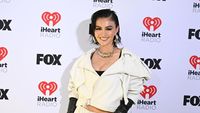 7 Gaya Edgy Agnez Mo, Eksis di Red Carpet iHeartRadio Music Awards