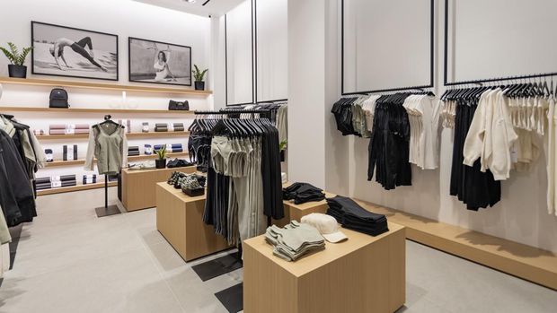 ALO YOGA DI SENAYAN CITY