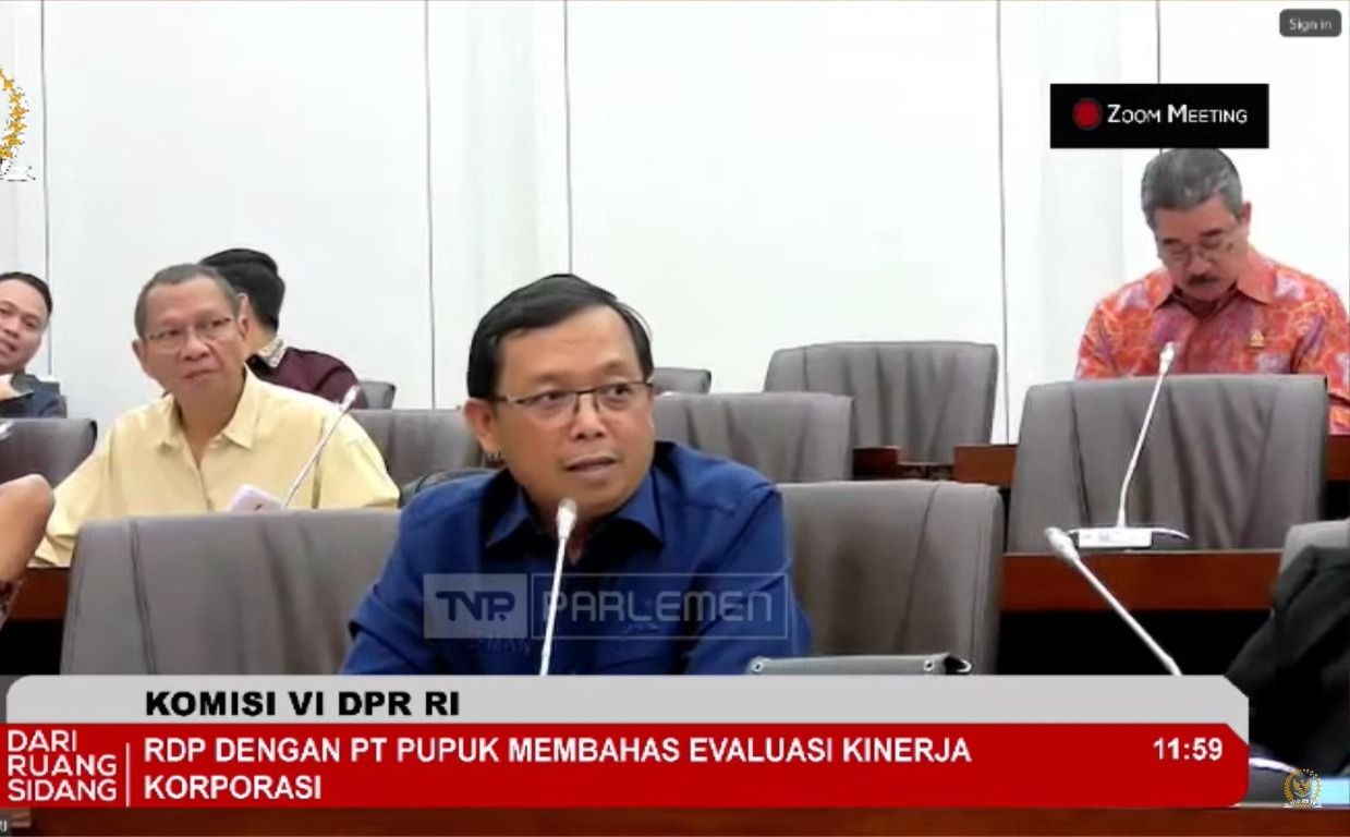 Anggota Komisi VI DPR Fraksi Demokrat Herman Khaeron  saat RDP dengan Direksi Pupuk Indonesia, Selasa (2/4/2024), tangkapan Youtube Komisi VI DPR