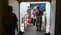 Suasana Arus Mudik di Pelabuhan Belawan H-8 Lebaran