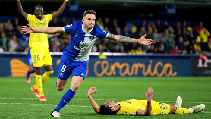VILLARREAL, SPAIN - APRIL 01: Saul Niguez of Atletico Madrid celebrates scoring his teams second goal during the LaLiga EA Sports match between Villarreal CF and Atletico Madrid at Estadio de la Ceramica on April 01, 2024 in Villarreal, Spain. (Photo by Aitor Alcalde/Getty Images) (Photo by Aitor Alcalde/Getty Images)