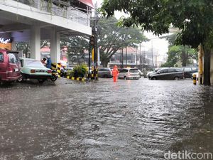 16 Titik di Kota Malang Banjir Saat Diguyur Hujan Lebat 16 Titik di Kota Malang Banjir Saat Diguyur Hujan Lebat