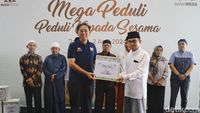 Bank Mega Bagikan Paket Sembako Kebutuhan Lebaran