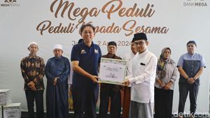 Bank Mega Bagikan Paket Sembako Kebutuhan Lebaran