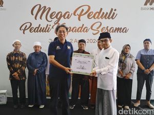 Bank Mega Bagikan Paket Sembako Kebutuhan Lebaran