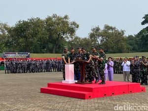 Mabes TNI Gelar Bazar Sembako Murah, Kasum: Bantu Sejahterakan Masyarakat Mabes TNI Gelar Bazar Sembako Murah, Kasum: Bantu Sejahterakan Masyarakat