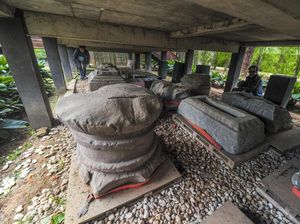 Belasan Benda Purbakala Candi Muara Jambi Terlantar Belasan Benda Purbakala Candi Muara Jambi Terlantar