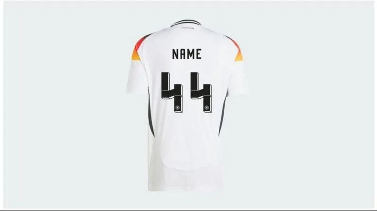 Desain angka 44 di jersey Timnas Jerman yang dipermasalahkan publik. Foto: Dok. Adidas