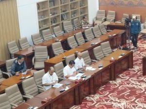 Bos Timah Dicecar Anggota DPR: Anda Tidak Siap, Terlihat Sangat Stres! Bos Timah Dicecar Anggota DPR: Anda Tidak Siap, Terlihat Sangat Stres!