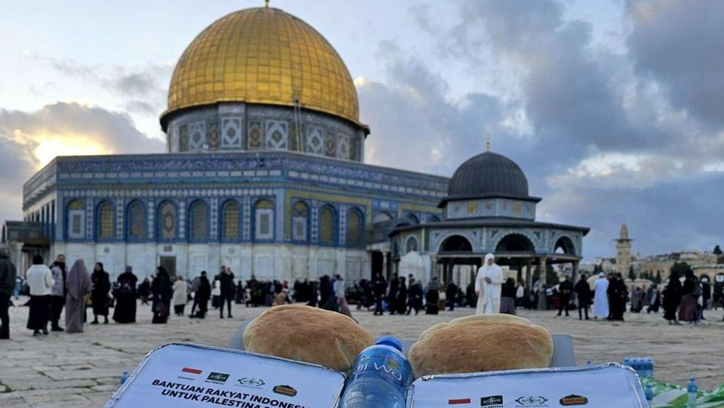 Distribusi Bantuan Kemanusiaan untuk Kamp Pengungsian Palestina Distribusi Bantuan Kemanusiaan untuk Kamp Pengungsian Palestina