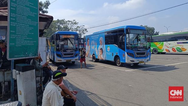 Memasuki H-8 lebaran, Terminal Bus Cicaheum Bandung, tetap belum terlihat adanya lonjakan penumpang. Keberangkatan ataupun kehadiran terpantau tetap dalam kondisi normal.