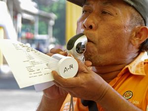 Jelang Mudik, Sopir Bus di Sidoarjo Jalani Pemeriksaan Kesehatan