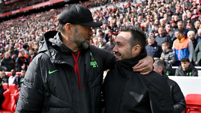 LIVERPOOL, ENGLAND - MARCH 31: (THE SUN OUT, THE SUN ON SUNDAY OUT) Jurgen Klopp manager of Liverpool with Roberto De Zerbi manager of Brighton and Hove Albion before the Premier League match between Liverpool FC and Brighton & Hove Albion at Anfield on March 31, 2024 in Liverpool, England. (Photo by Andrew Powell/Liverpool FC via Getty Images)