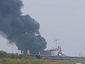 Kapal Pengangkut BBM Terbakar di Jakut, Sempat Ada Ledakan