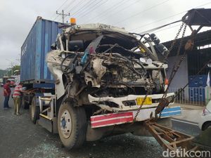 Kecelakaan 2 Truk dan 1 Mobil di Secang Magelang, Korban Dilarikan ke RSJ Kecelakaan 2 Truk dan 1 Mobil di Secang Magelang, Korban Dilarikan ke RSJ