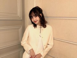 Momen Lisa BLACKPINK Bertemu Shakira di Coachella