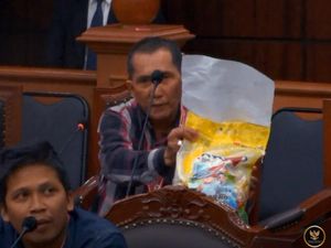 Saksi 03 Ngaku Terima Beras Bansos Logo Paslon 02, Dibawa ke Ruang Sidang Saksi 03 Ngaku Terima Beras Bansos Logo Paslon 02, Dibawa ke Ruang Sidang