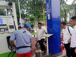 Polisi Bakal Tindak SPBU di Mojokerto yang Curang Saat Layani Mudik Lebaran Polisi Bakal Tindak SPBU di Mojokerto yang Curang Saat Layani Mudik Lebaran