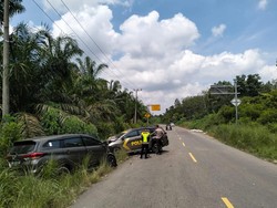 Mobdin Kapolsek Gelumbang Adu Banteng di Muara Enim Ditumpangi 5 Polisi