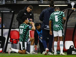 Momen Ragnar Oratmangoen Buka Puasa di Tengah Pertandingan