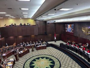 Urusan Bansos Disinggung Romo Magnis Tuai Tanya dari Hotman Paris Urusan Bansos Disinggung Romo Magnis Tuai Tanya dari Hotman Paris