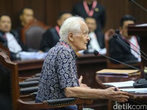 Romo Magnis Sebut Presiden Bagi Bansos untuk Capres Seperti Karyawan curi Uang Romo Magnis Sebut Presiden Bagi Bansos untuk Capres Seperti Karyawan curi Uang