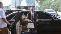 7 Gaya Sandra Dewi Naik Rolls Royce, Kado Dari Suami Kini Disita Kejagung