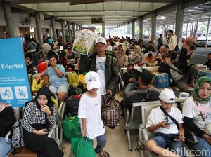 H-5 Lebaran, 26.479 Penumpang Berangkat dari Stasiun Pasar Senen Hari Ini H-5 Lebaran, 26.479 Penumpang Berangkat dari Stasiun Pasar Senen Hari Ini