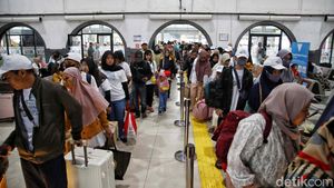 Stasiun Pasar Senen Bergeliat, 19.979 Penumpang Berangkat Mudik