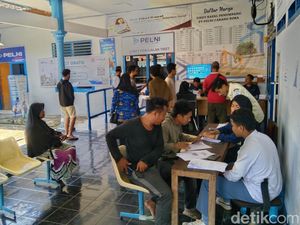 Warga Ramai-ramai Datangi Kantor Pelni di Bima demi Daftar Mudik Gratis Warga Ramai-ramai Datangi Kantor Pelni di Bima demi Daftar Mudik Gratis