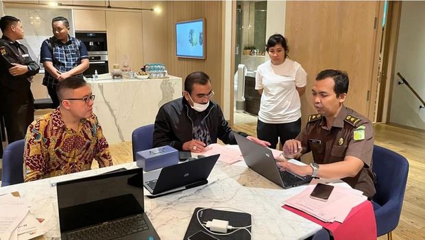 Tak Ada Sandra Dewi, Ini Sosok yang Sambut Kejagung Saat Rumah Mewah Digeledah