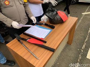 Polisi Telusuri Asal Pedang Baton Sword Pembunuh Penjaga Toko Tangerang Polisi Telusuri Asal Pedang Baton Sword Pembunuh Penjaga Toko Tangerang