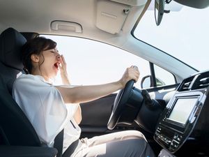 5 Cara Mencegah Microsleep saat Mudik agar Perjalanan Aman 5 Cara Mencegah Microsleep saat Mudik agar Perjalanan Aman