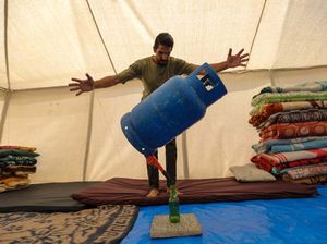 Aksi Keren Pemuda Gaza Menyeimbangkan Benda