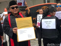 Suntik Moral Hakim MK, Massa di Jogja Kirimkan Rompi Antipeluru