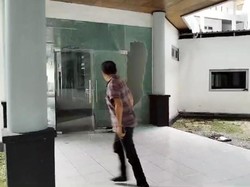 Duduk Perkara 2 Anggota DPRD Malteng Ngamuk-Pecahkan Kaca Kantor Dewan