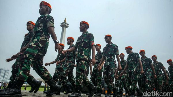 Apel Gelar Pasukan Operasi Ketupat 2024 di Monas untuk Amankan Mudik Apel Gelar Pasukan Operasi Ketupat 2024 di Monas untuk Amankan Mudik