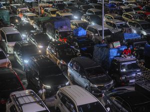 Arus Mudik Kendaraan di Pelabuhan Merak Mulai Ramai