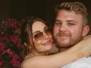 YouTuber Cerai dari Suami Bertepatan dengan Kelahiran Anak Ketiganya YouTuber Cerai dari Suami Bertepatan dengan Kelahiran Anak Ketiganya