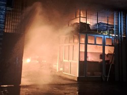 Bengkel Mercy di Daan Mogot Jakbar Terbakar, 21 Unit Mobil Damkar Dikerahkan