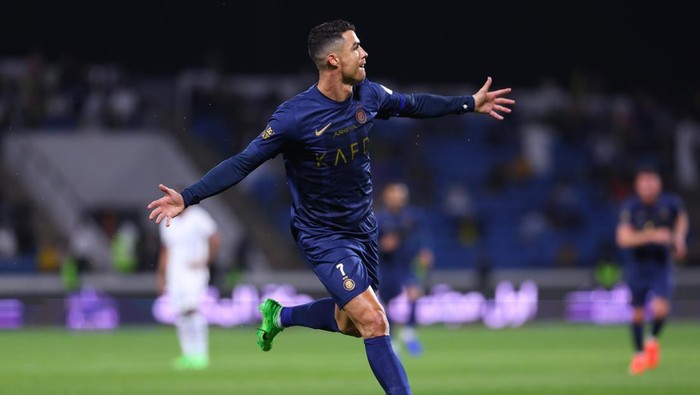 Cristiano Ronaldo jadi bintang di laga Abha vs Al Nassr, Rabu 3 April 2024. Bomber 39 tahun itu memborong tiga gol dan mencatatkan 2 assist buat timnya.