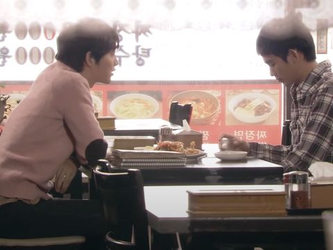 Drama Will It Snow for Christmas? (2009). Song Joong-ki sebagai guest role episode 1 drama Will It Snow for Christmas? bersama Kim Soo-hyun. (SBS_