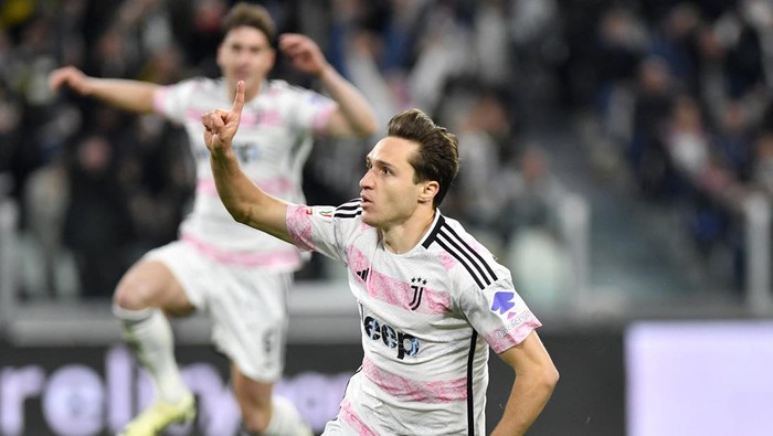Soccer Football - Coppa Italia - Semi Final - First Leg - Juventus v Lazio - Allianz Stadium, Turin, Italy - April 2, 2024 Juventus Federico Chiesa celebrates scoring their first goal REUTERS/Massimo Pinca